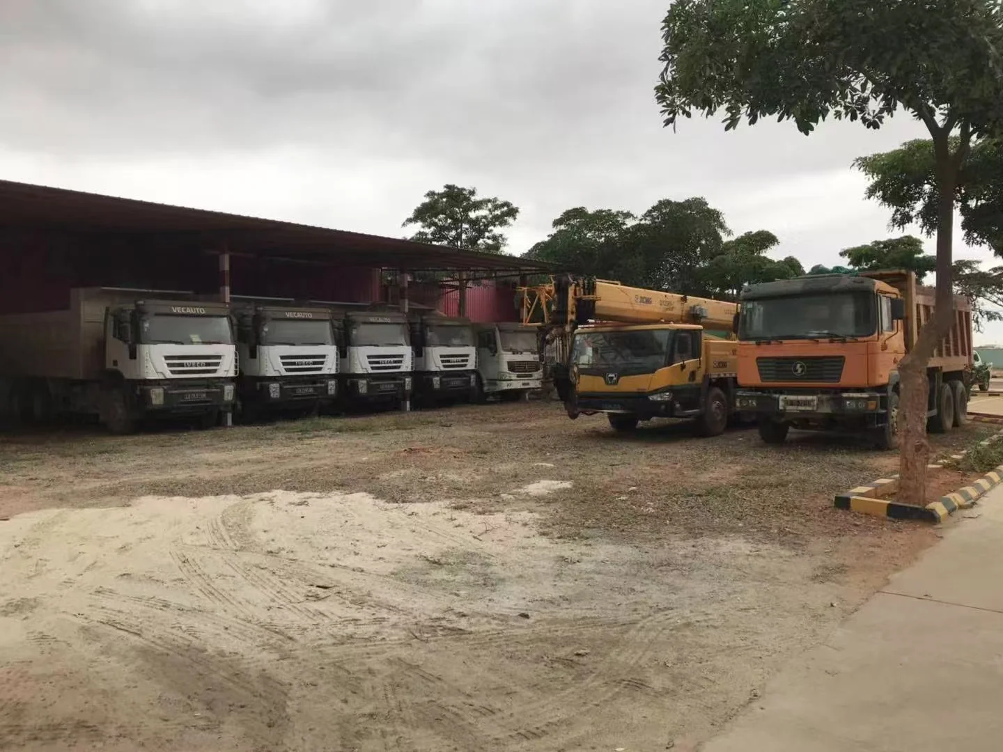 Dump trucks and mobile crane